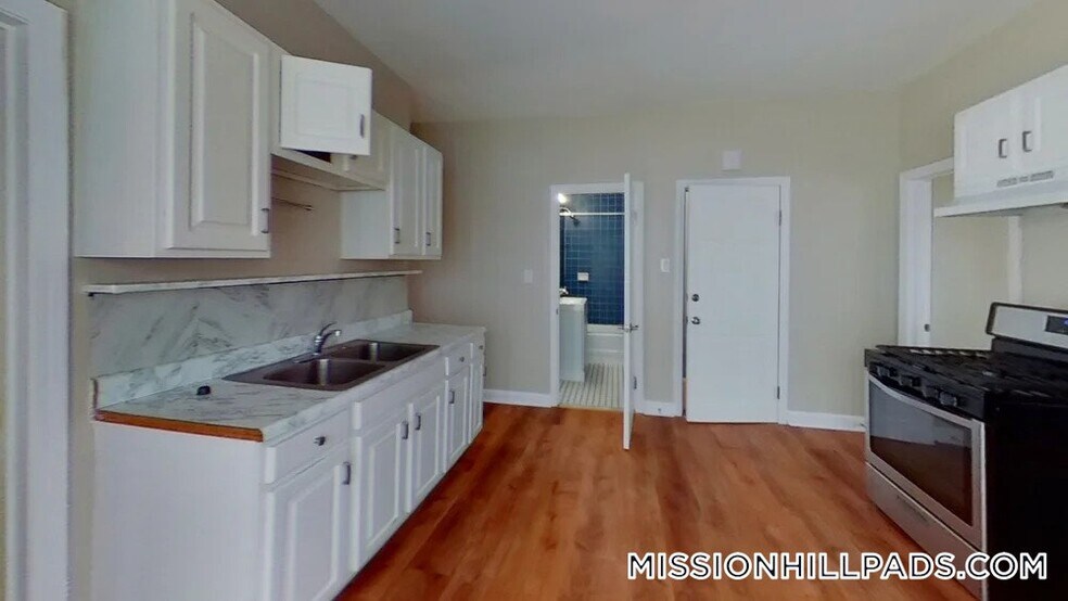 Building Photo - 121 George St