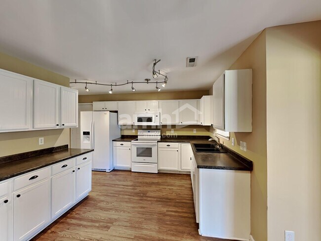 Building Photo - 1804 Lowell Ct