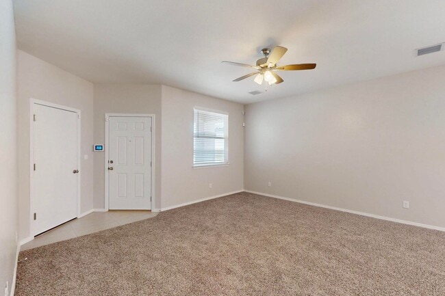 Building Photo - Charming 3 bedroom, 2 bath home in East El...