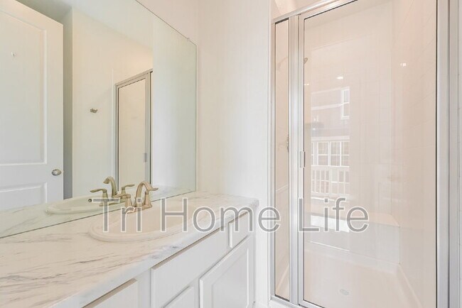 Building Photo - 17676 Olive St