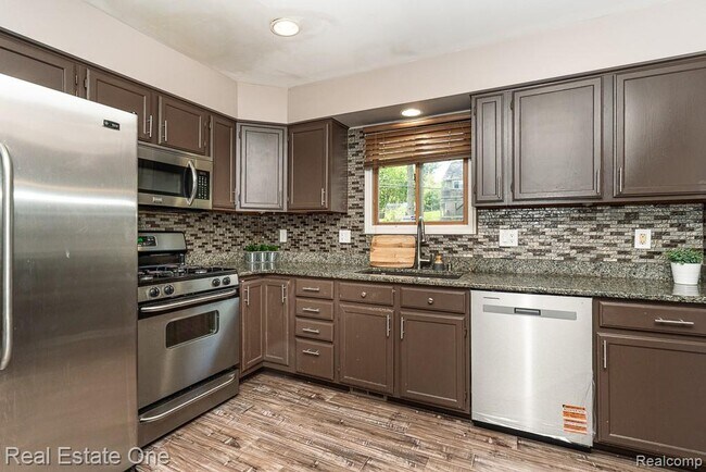Building Photo - 668 Sherry Dr