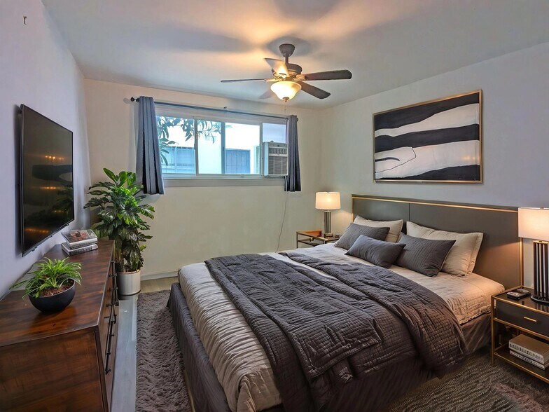 Building Photo - 6127 Romaine St