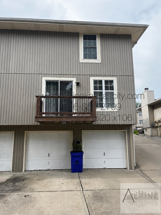 Building Photo - Spacious, 2 Car Garage! Great Location!