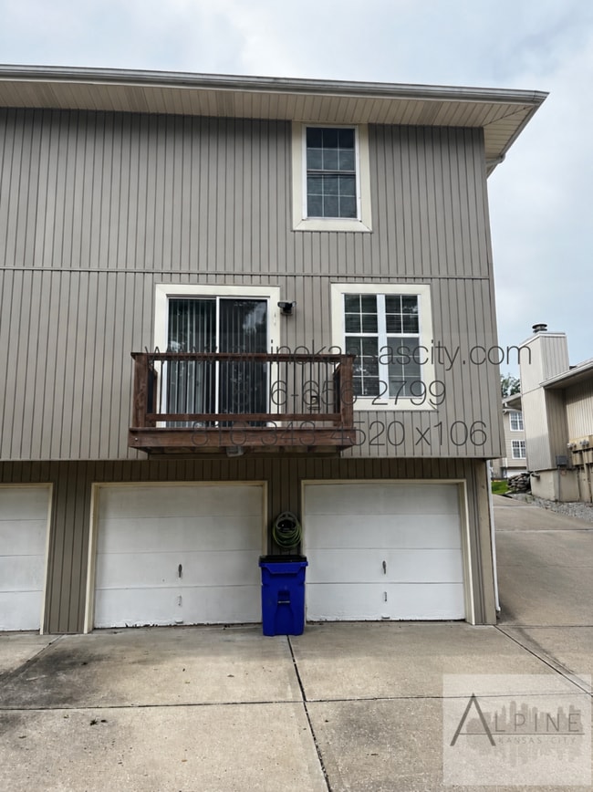 Building Photo - Spacious, Garage! Great Location!