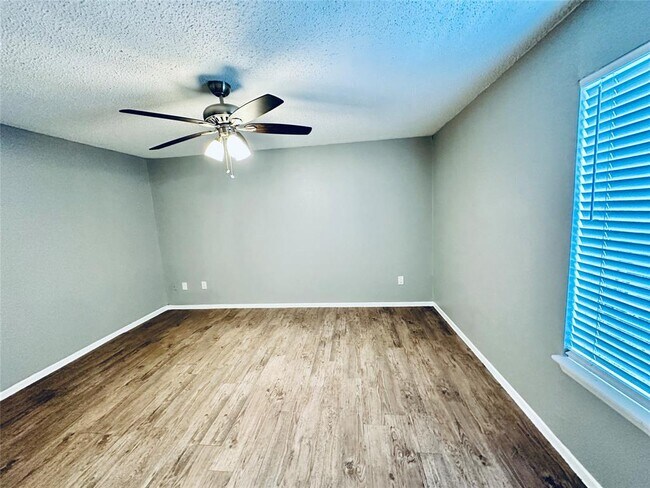 Building Photo - 1912 Valley Hill Cir