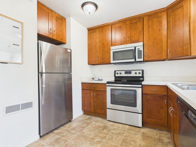 Building Photo - 2 bedroom condo in Marina available for rent