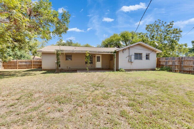 Building Photo - 7404 Bucknell Dr