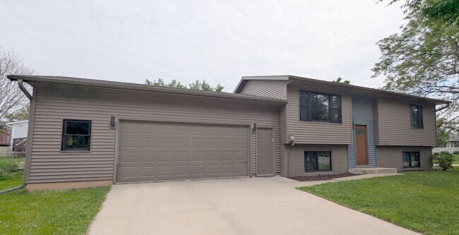 Building Photo - 4810 19th Ave NW