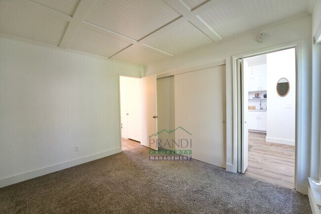 Building Photo - 505 Larkspur Plaza Dr