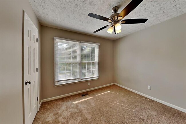 Building Photo - 360 Austin Dr