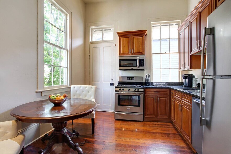 Fully Appointed Kitchen with Seating - 5221 Magazine St