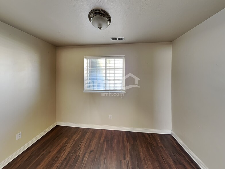 Building Photo - 1667 N 250 W