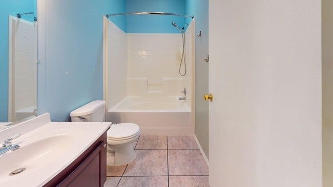 Building Photo - Wake up just steps from Penn Cove with space to spread out, store your boat, and fully enjoy Whid...