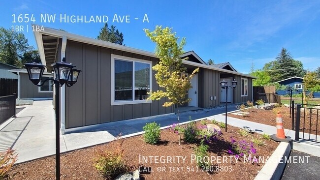 Building Photo - 1654 NW Highland Ave
