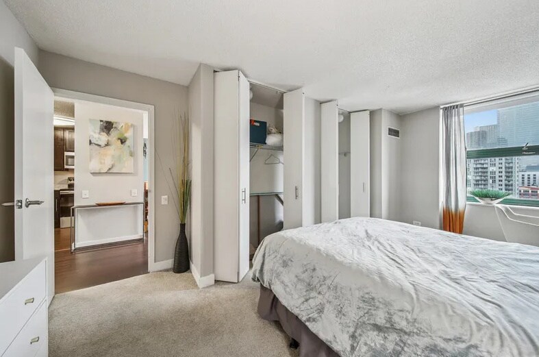 Building Photo - 70 W Huron St