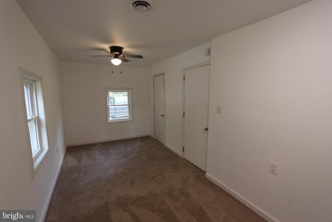 Building Photo - 9540 Greenfield Rd