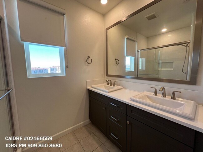 Building Photo - Yorba Linda 3 Bedroom Condo