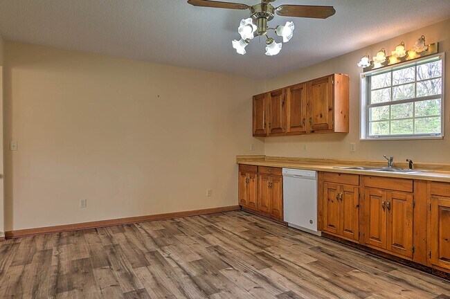 Building Photo - 307 Cypress St