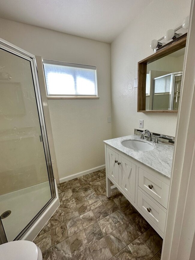 Building Photo - PET FRIENDLY Spacious 3 Bedroom 2 Bath! **...