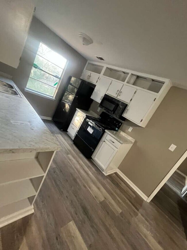 Building Photo - 10405 Riverbend Cir