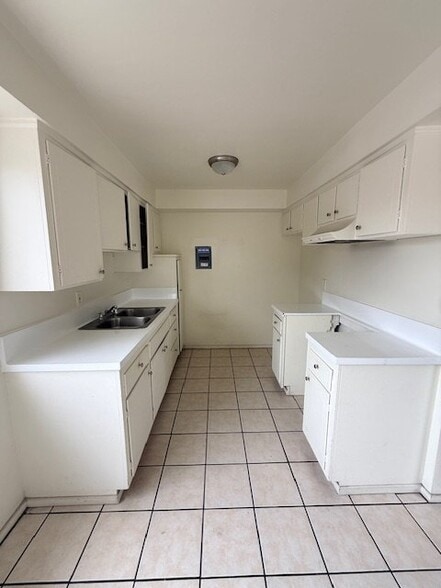 Building Photo - 8468 San Antonio Ave