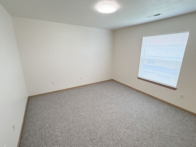 Building Photo - 5511 Glenridge Wy