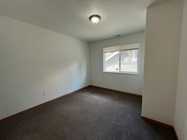 Building Photo - 3-Bedroom, 2-Bath, 1454sq ft Home!