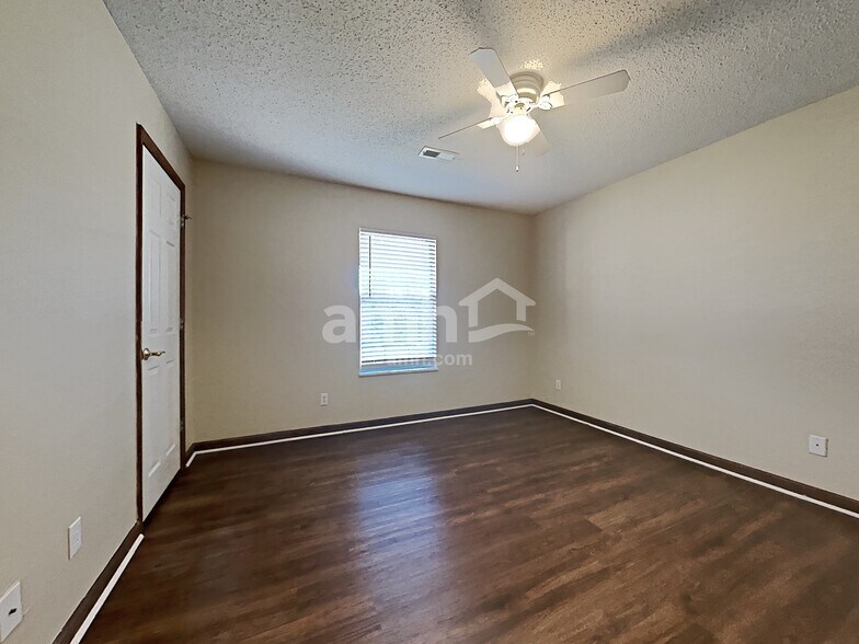 Building Photo - 2303 Sir Edward Ln