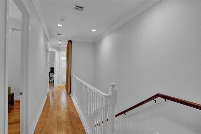Building Photo - 426 SW 9th St