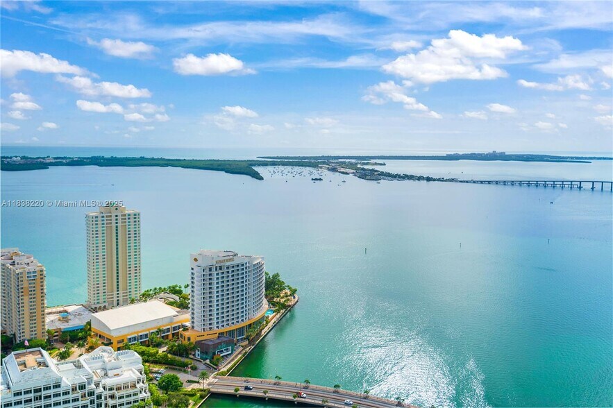 Building Photo - 495 Brickell Ave