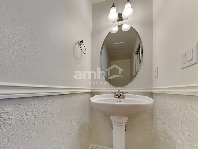 Building Photo - 1410 SE 7th Way