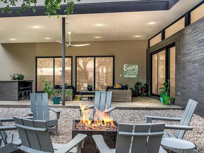 Building Photo - 1703 Dexter St