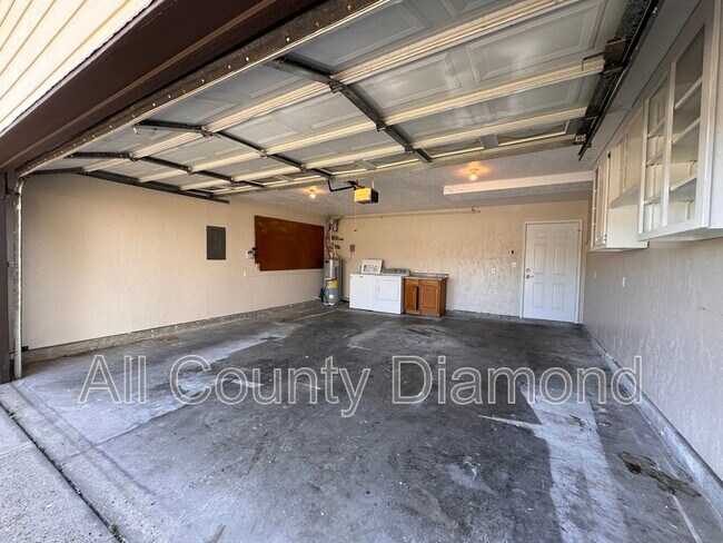 Building Photo - 607 Plantation Ct