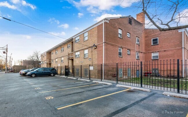 Building Photo - 7431 N Winchester Ave