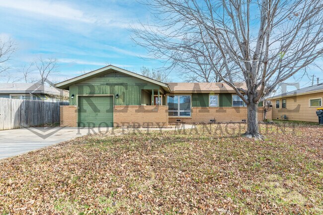 Primary Photo - 3240 S Custer Ave