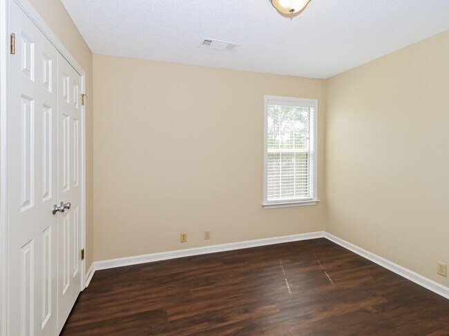 Building Photo - 2815 Fletcher View Dr