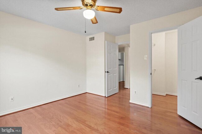 Building Photo - 1527 Lincoln Way
