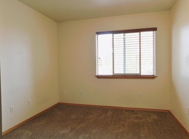 Building Photo - 1949 Greatview Dr