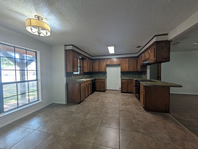 Building Photo - Remodeled Home in Pleasant Grove!