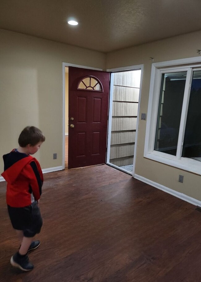 Building Photo - Near Downtown Oregon City -Off Holcomb Rd