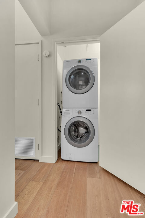 Building Photo - 940 E 2nd St