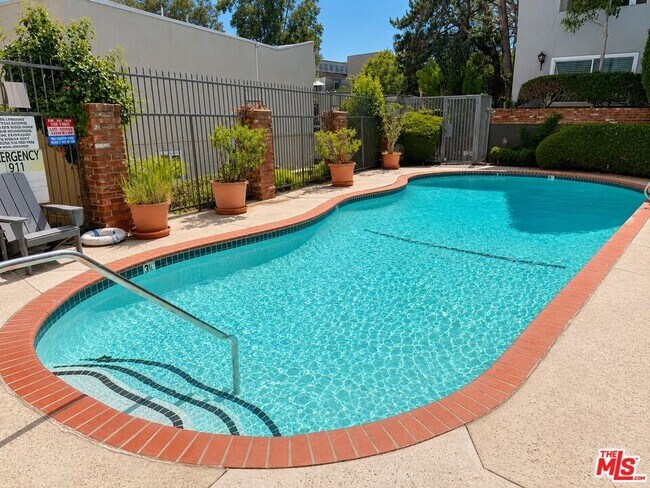 Building Photo - 5870 Green Valley Cir