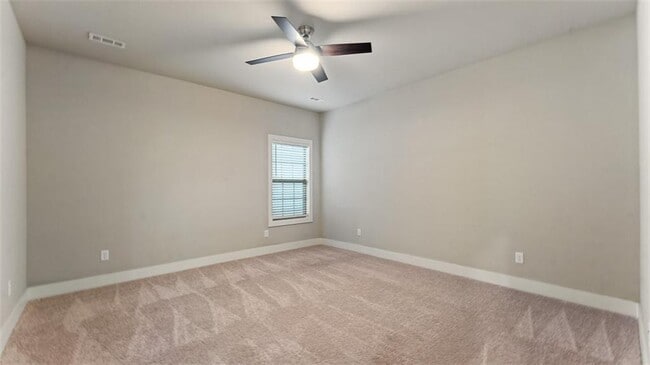 Building Photo - 1023 NE Hts Ln