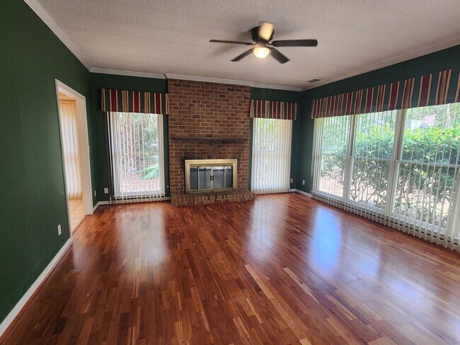 Building Photo - **AVAILABLE IN JUNE ** Landings Executive 3 Bedroom home