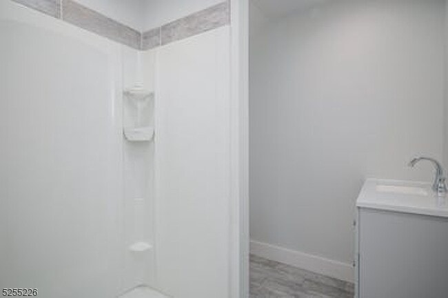 Building Photo - 726 Bloomfield Ave