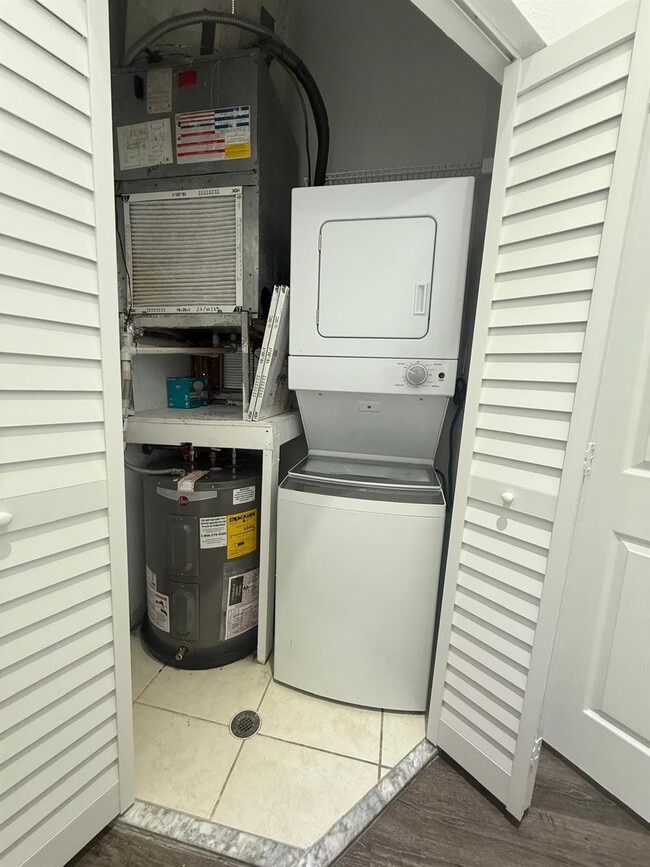 Building Photo - 6615 Winfield Blvd