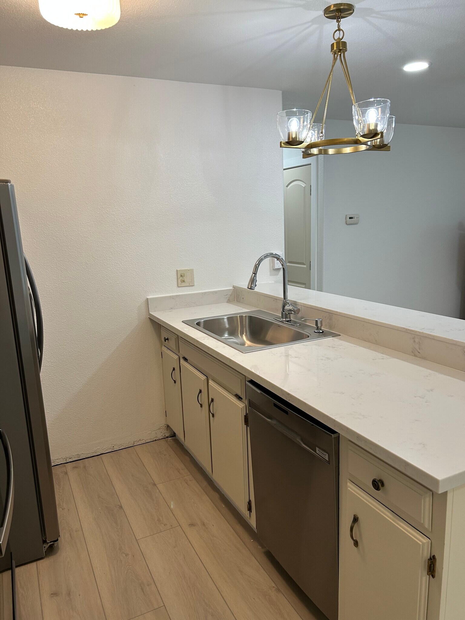 Building Photo - 434 S Lincoln Way