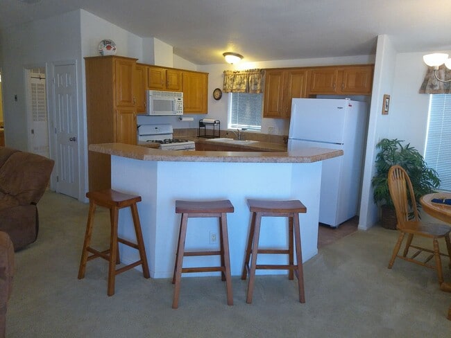 Building Photo - WInter Rental Oct to April 2026