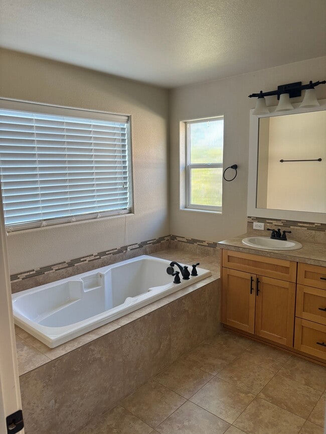 Building Photo - 14319 SW Rancher Ln