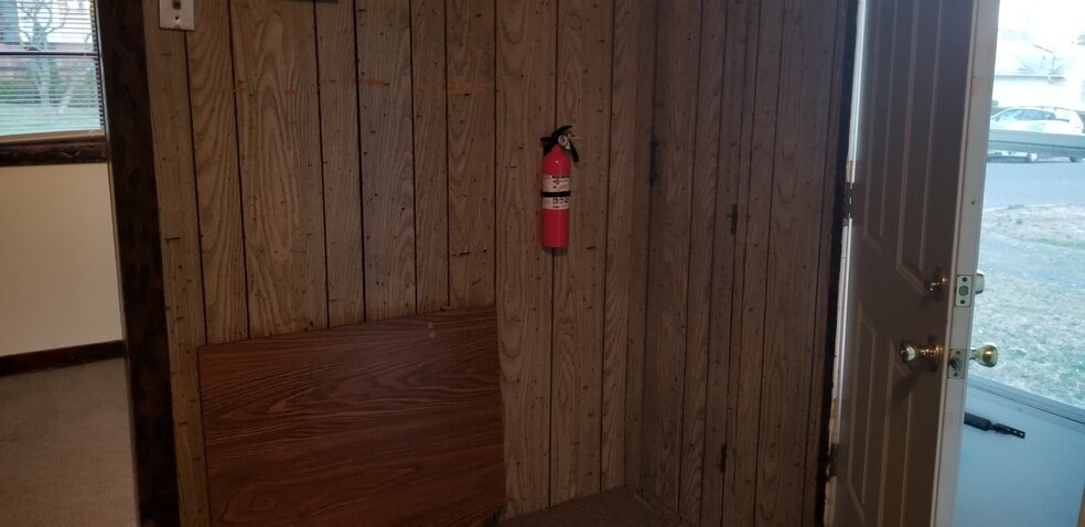 Building Photo - 19 Douglas St